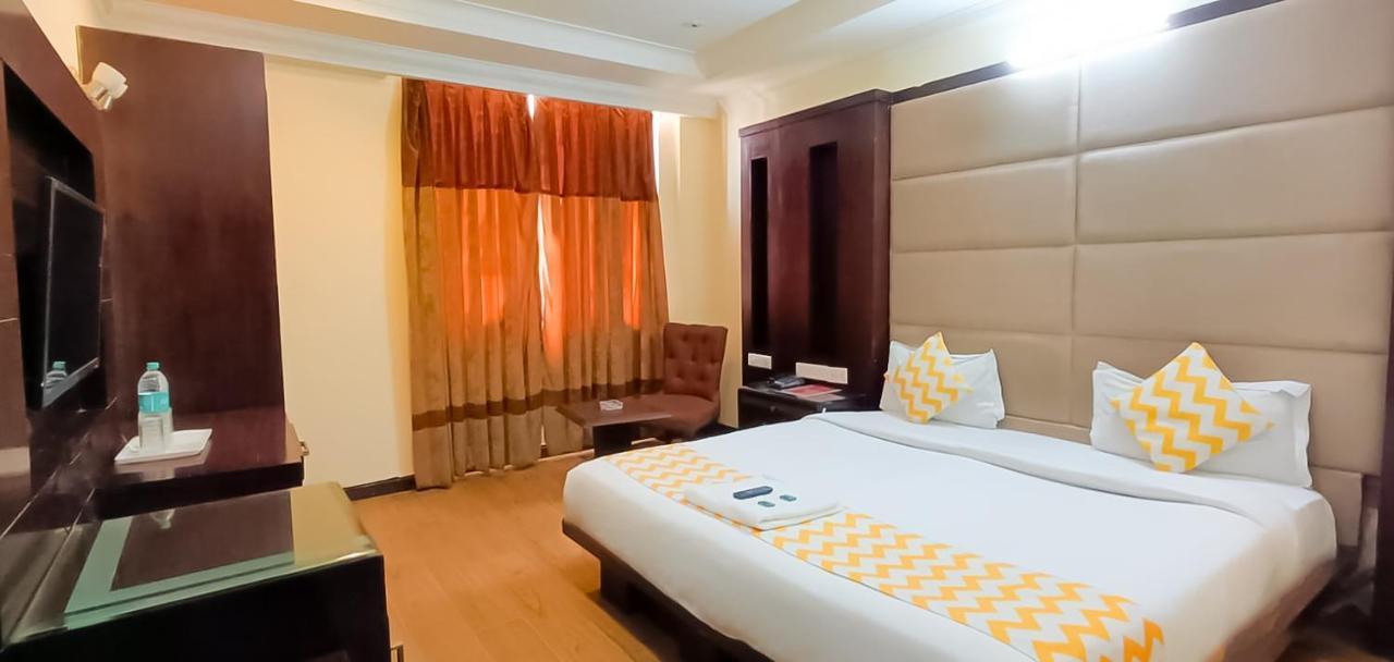 Roomshala 038 Imperial - Nehru Enclave