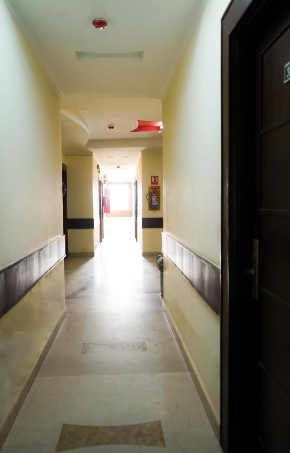 Roomshala 038 Imperial - Nehru Enclave New Delhi